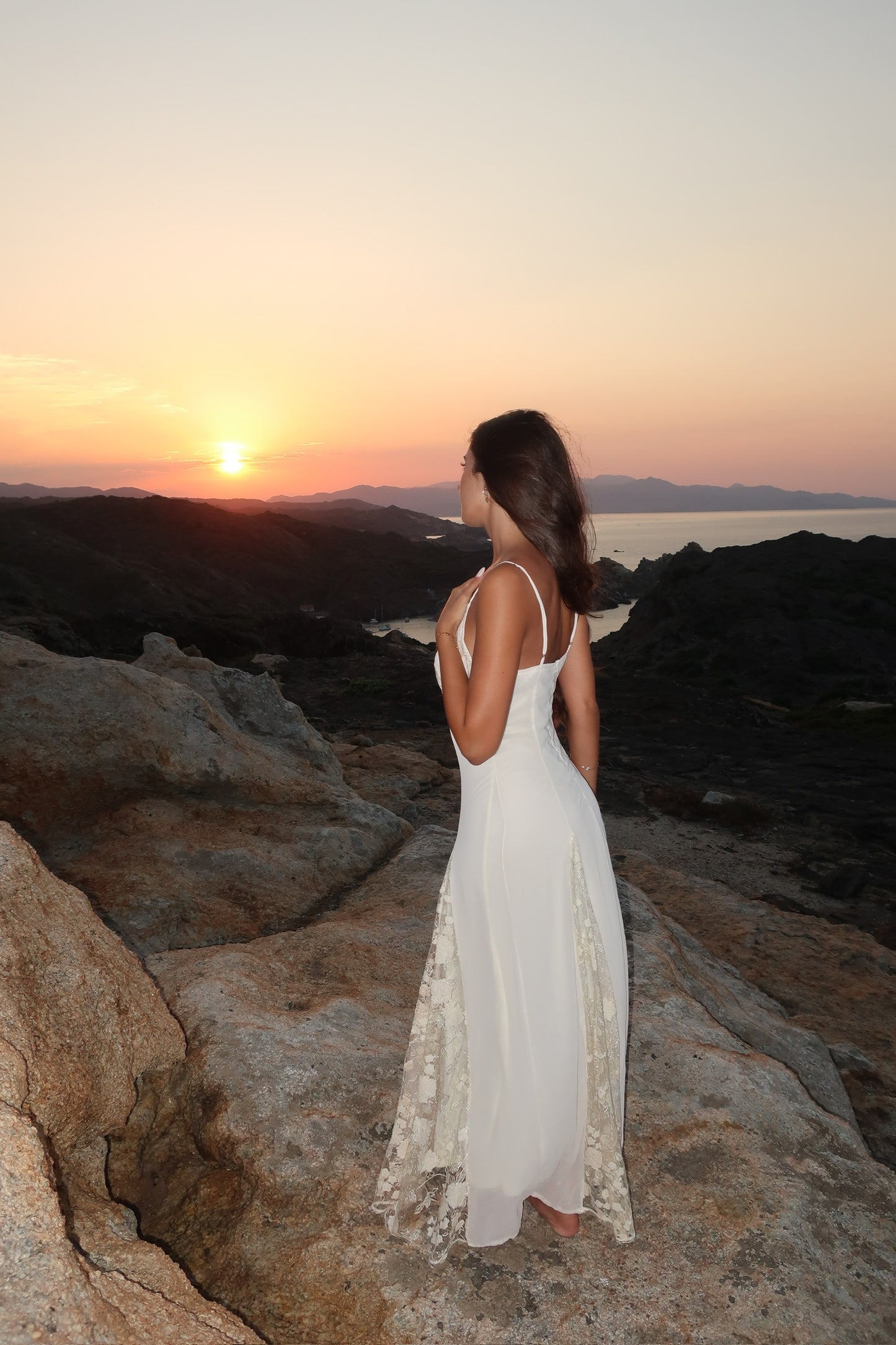Robe longue blanche en dentelle