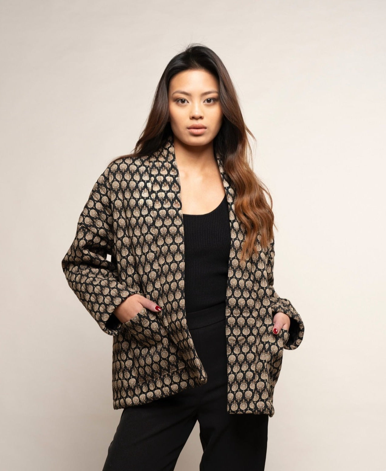 Veste à manches longues noire à motifs
