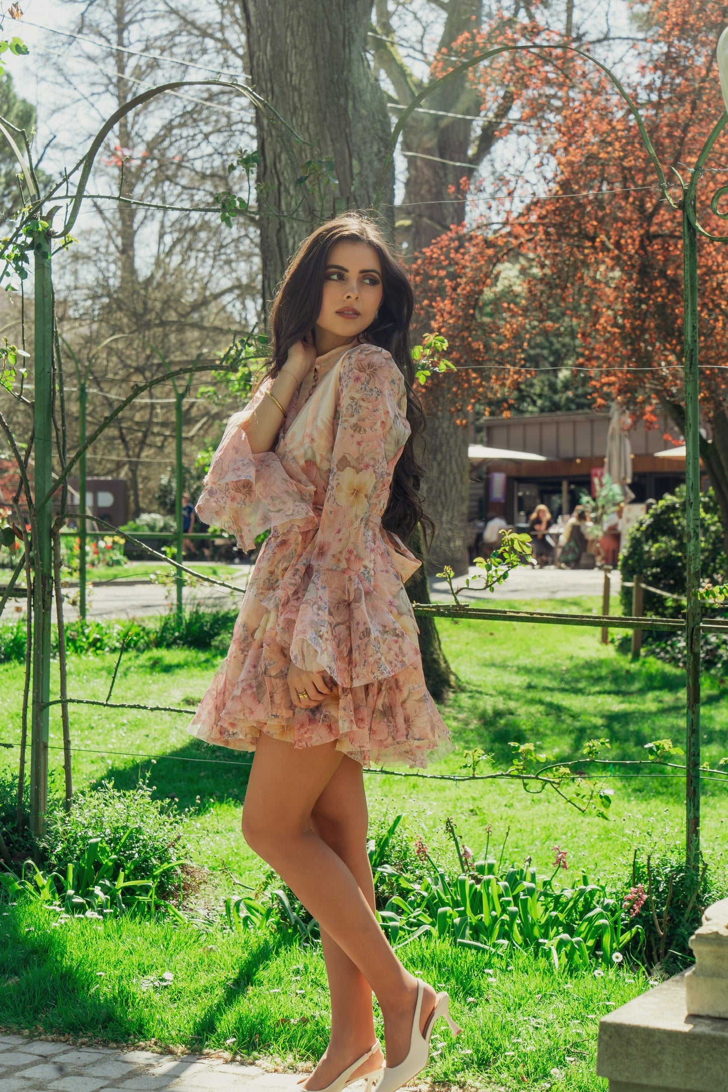 Robe courte motifs fleurs avec volants
