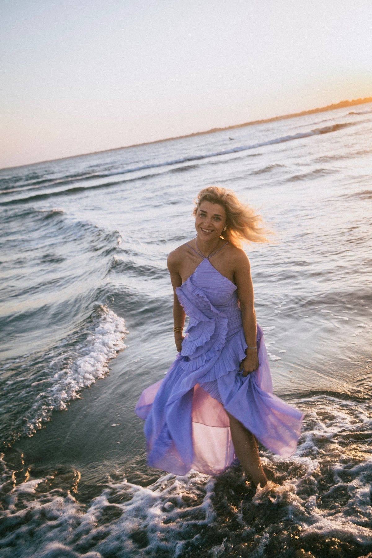 Robe longue plissée lila à volants