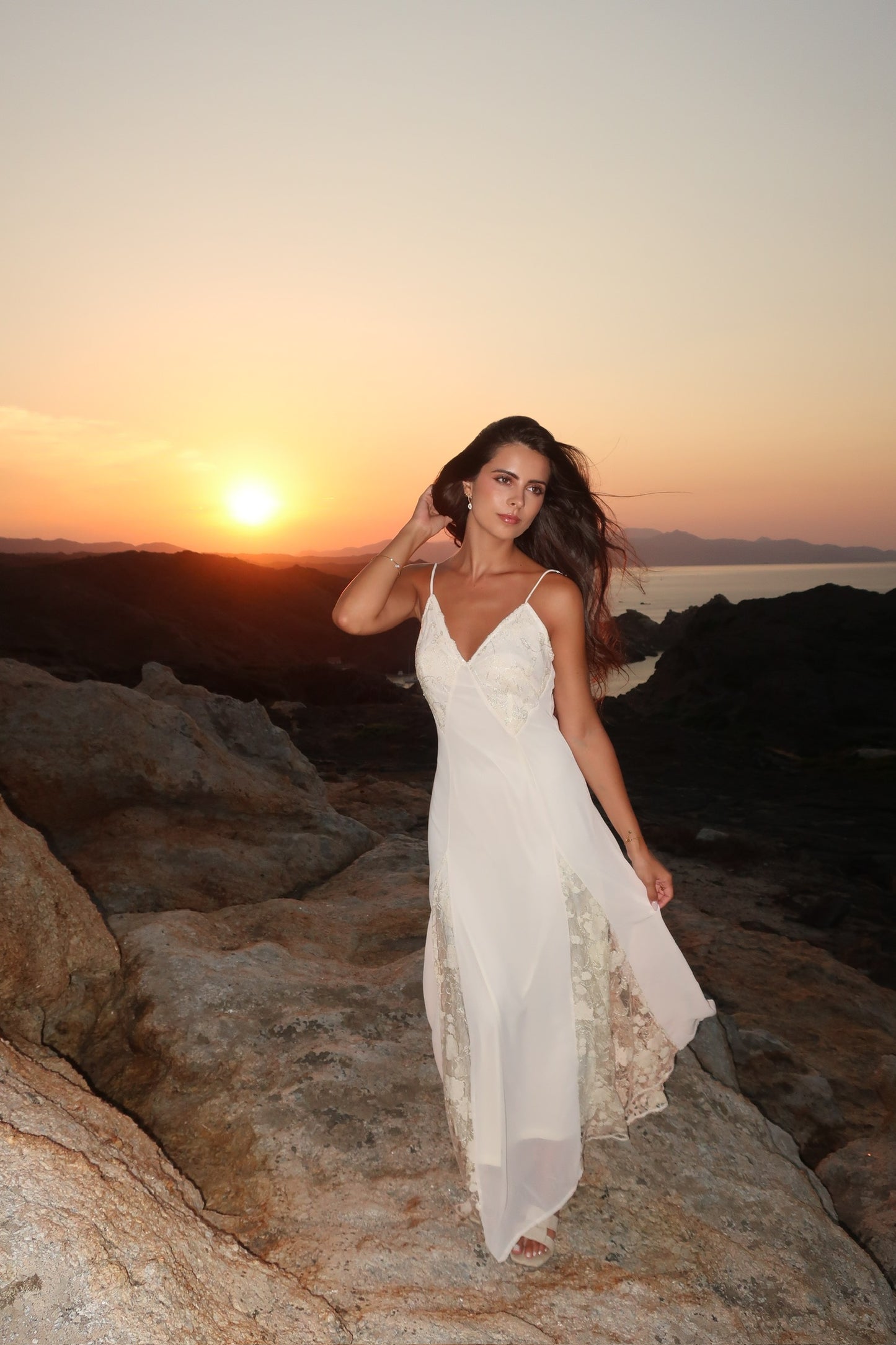 Robe longue blanche en dentelle
