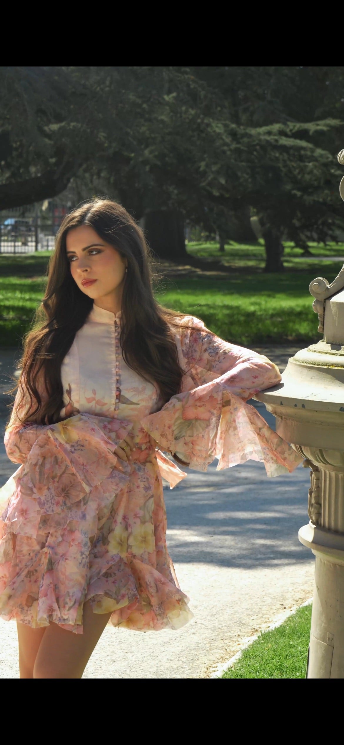 Robe courte motifs fleurs avec volants