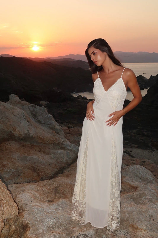 Robe longue blanche en dentelle