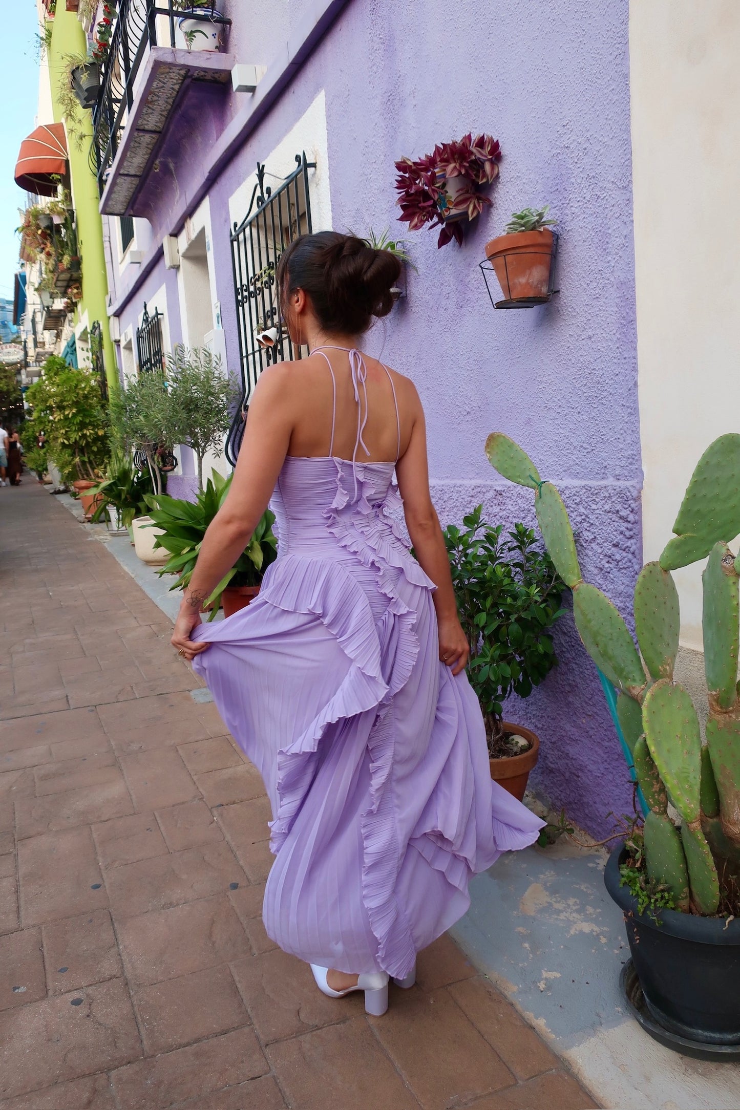 Robe longue plissée lila à volants