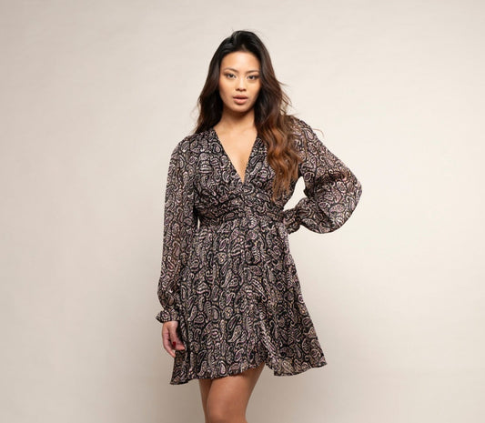 robe courte robe de cocktail manches longues décolleté